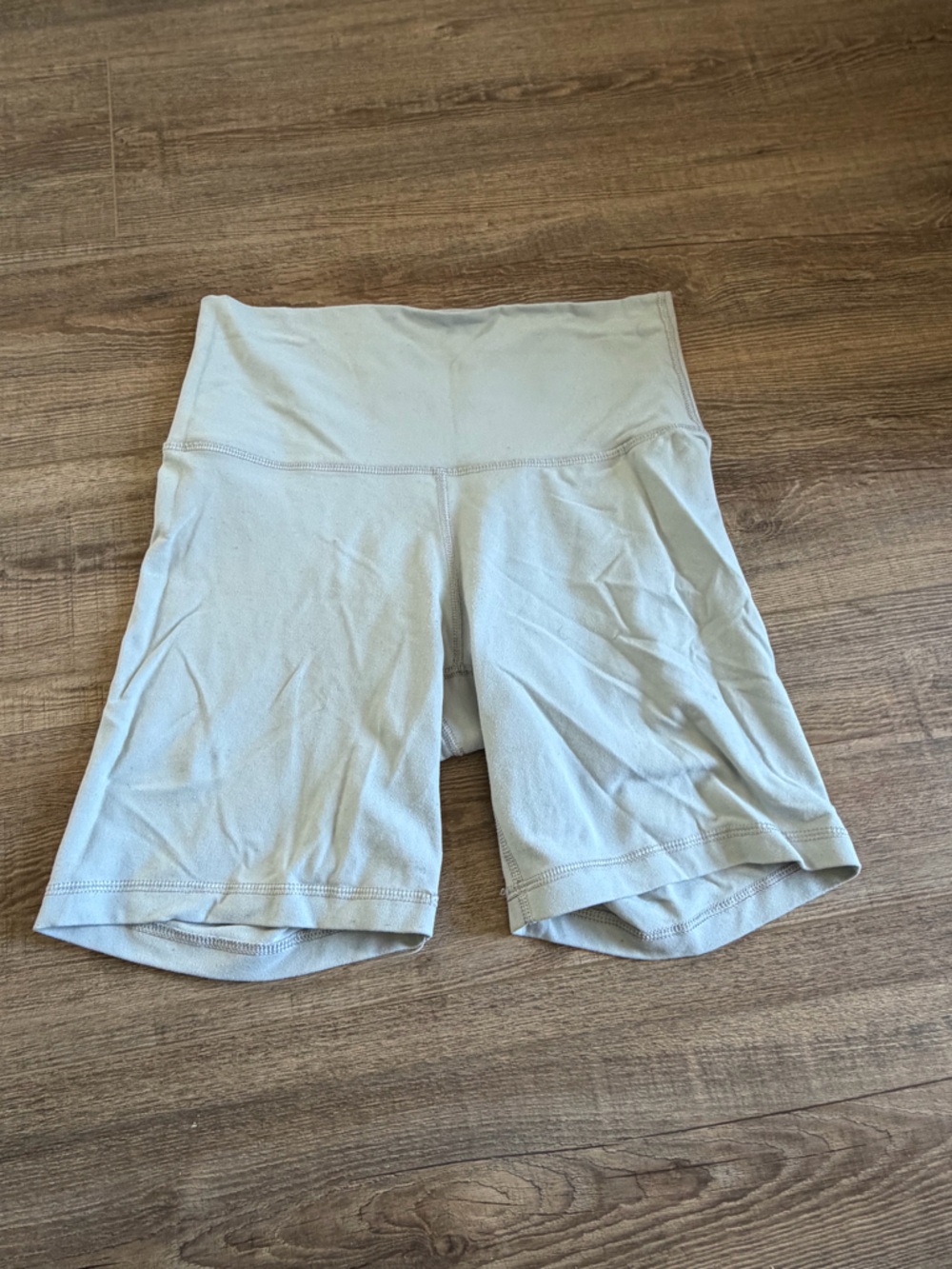 Aritzia Women's Bike Shorts light grey